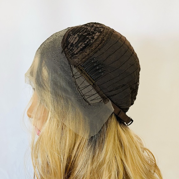 Very Pretty 24” Ombre Honey Blonde Premium Fiber Wig / Daily Wear or Events - Picture 10 of 13